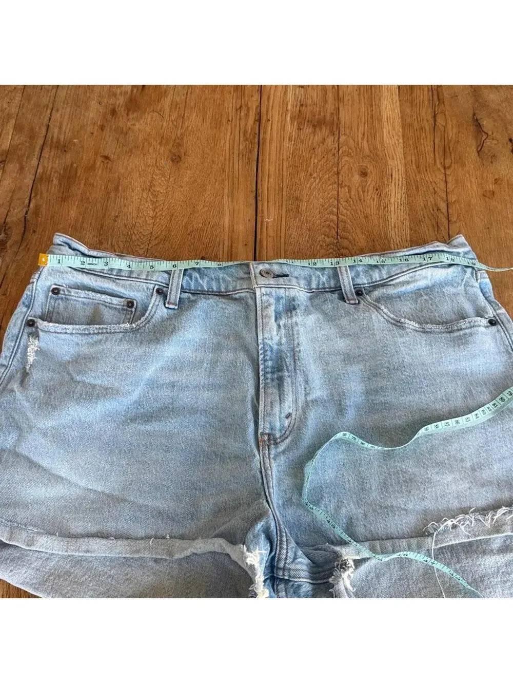 Abercrombie & Fitch Light Blue Denim Shorts The Mom Shorts High Rise size 18